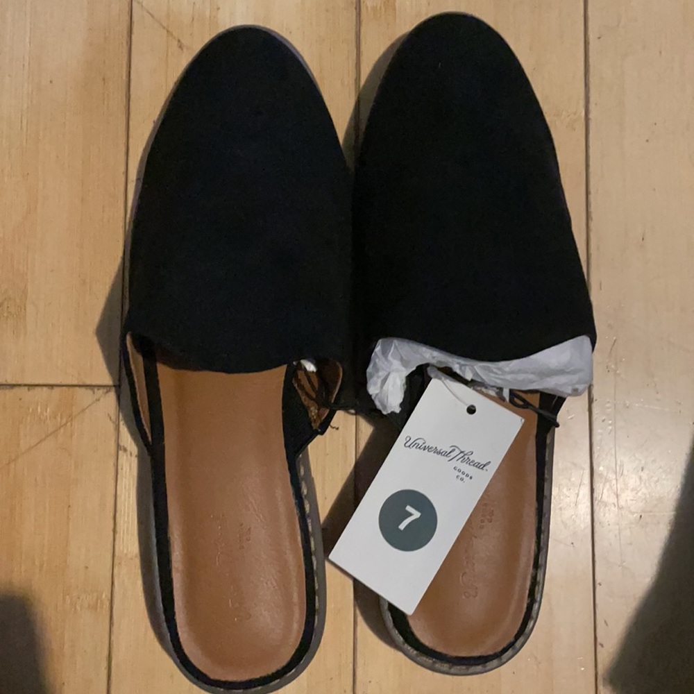 Cute Size 7 black Maura slide memory foam flats